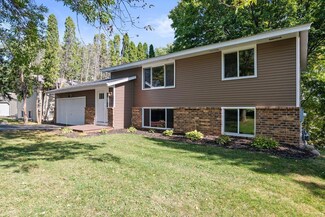 6641 Maple Dr, Rockford, MN 55373