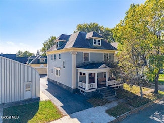 8 Byard St, Johnstown, NY 12095