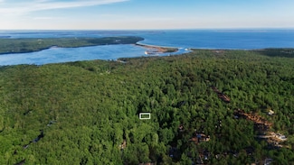 31 16th St, East Hampton, NY 11937