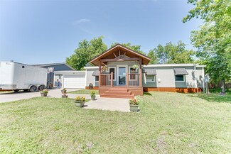 166 Wooded Creek Ln, Farmersville, TX 75442