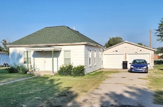 204 S 8th St, Wakeeney, KS 67672
