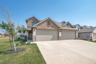 5002 Villas Dr, Sanger, TX 76266