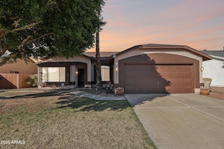 8562 W Tuckey Ln, Glendale, AZ 85305