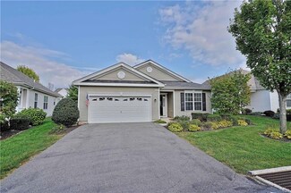 1977 Kingsview Rd, Macungie, PA 18062