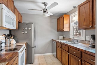 191 Bayberry Hill Ln, Leominster, MA 01453