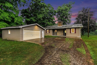 66545 Winding River Rd, Constantine, MI 49042