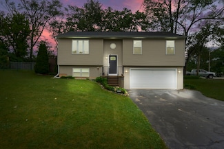 5117 Lear St, Wonder Lake, IL 60097