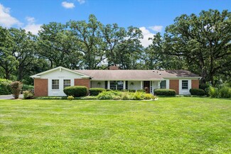 1121 Forest Dr, Elgin, IL 60123