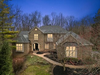 4770 Forest Ridge Ct, Rochester, MI 48306