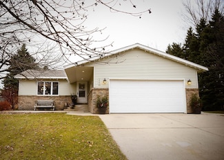 222 Lakeview Dr, Spicer, MN 56288