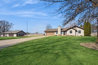 807 N Highway T15, Pella, IA 50219