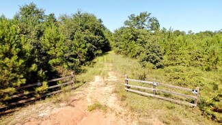 977 Duck Roost Rd, Riddleville, GA 31018