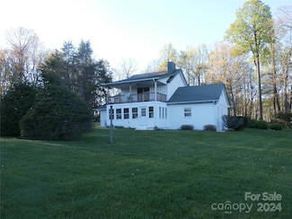 288 Firetower Rd, Spruce Pine, NC 28777