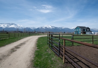 318 Black Pearl Ln, Hamilton, MT 59840