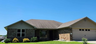 112 Peachtree Dr, Clarksville, AR 72830
