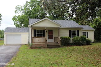 208 Charles St, Havelock, NC 28532