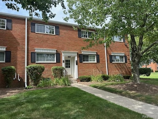 628 E Fox Hills Dr, Bloomfield Hills, MI 48304