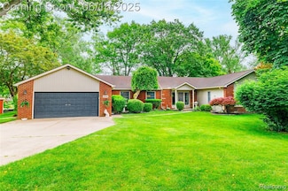 21781 Thorofare Rd, Grosse Ile, MI 48138
