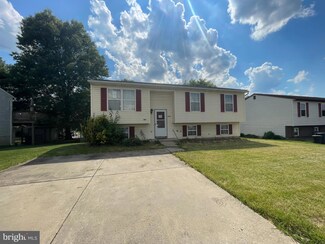 457 4th St, Taneytown, MD 21787