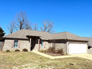 1090 Briarwood Dr, Oxford, MS 38655