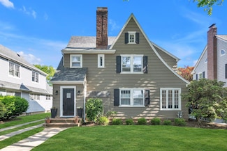 78 Huron Rd, Floral Park, NY 11001