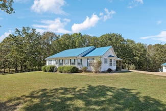 240 Hurst Rd, Hohenwald, TN 38462