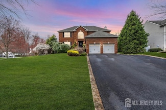 1 Birch Ct, Monroe Township, NJ 08831