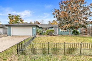 832 La Loma Dr, Medford, OR 97504