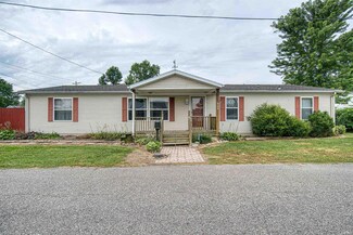 904 S 1st St, Boonville, IN 47601