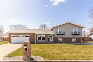 214 Pecan St, Canton, IL 61520