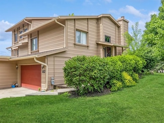 1112 Woodland Park Dr, West Des Moines, IA 50266