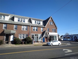 666 Willis Ave Unit 3rd Floor, Williston Park, NY 11596