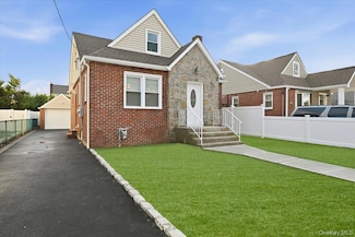 253 William St, West Hempstead, NY 11552