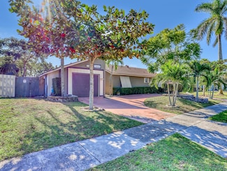 10404 Carmen Ln, Royal Palm Beach, FL 33411