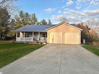 106 Lantern Hill Dr, Mount Pleasant, MI 48858