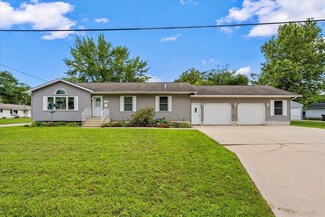 330 E End Ave, Evansdale, IA 50707