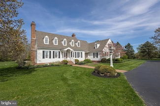 8 Ely Farm Ln, Newtown, PA 18940