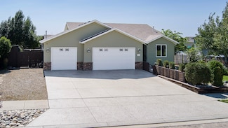 701 Lincoln Ct, Mandan, ND 58554