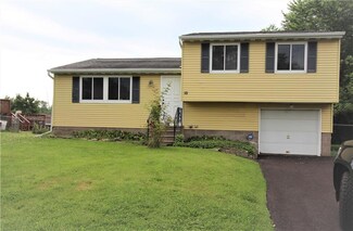 10 Fox Hollow Dr, Hamlin, NY 14464
