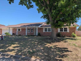 1045 Jan Lee Dr, Burkburnett, TX 76354