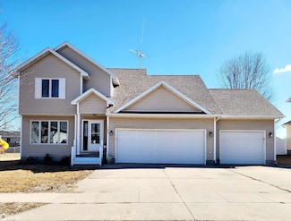 103 Lowell Dr, Eddyville, IA 52553