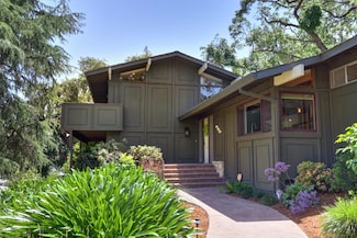 909 Saverien Dr, Sacramento, CA 95864