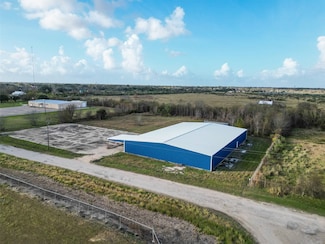 216 Columbus Rd, Bay City, TX 77414