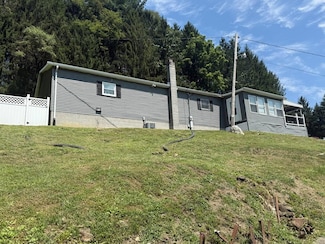 15 Elliott Ln, Wellsburg, WV 26070