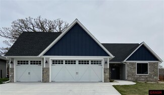 325 Oak Marsh Dr, Mankato, MN 56001