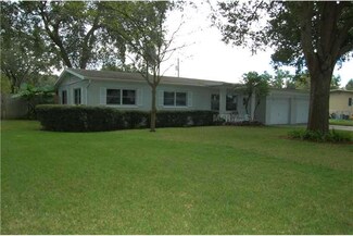 1720 Meadowbrook Ave, Lakeland, FL 33803