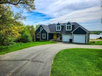 28-29 Southview Dr, Lanark, IL 61046