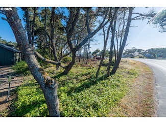 2017 NW Bayshore Dr, Waldport, OR 97394