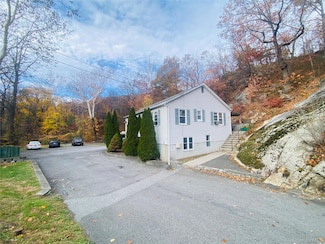 5 Old State Rd, Highland Falls, NY 10928