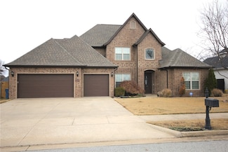 610 Lyndal Ln, Bentonville, AR 72712